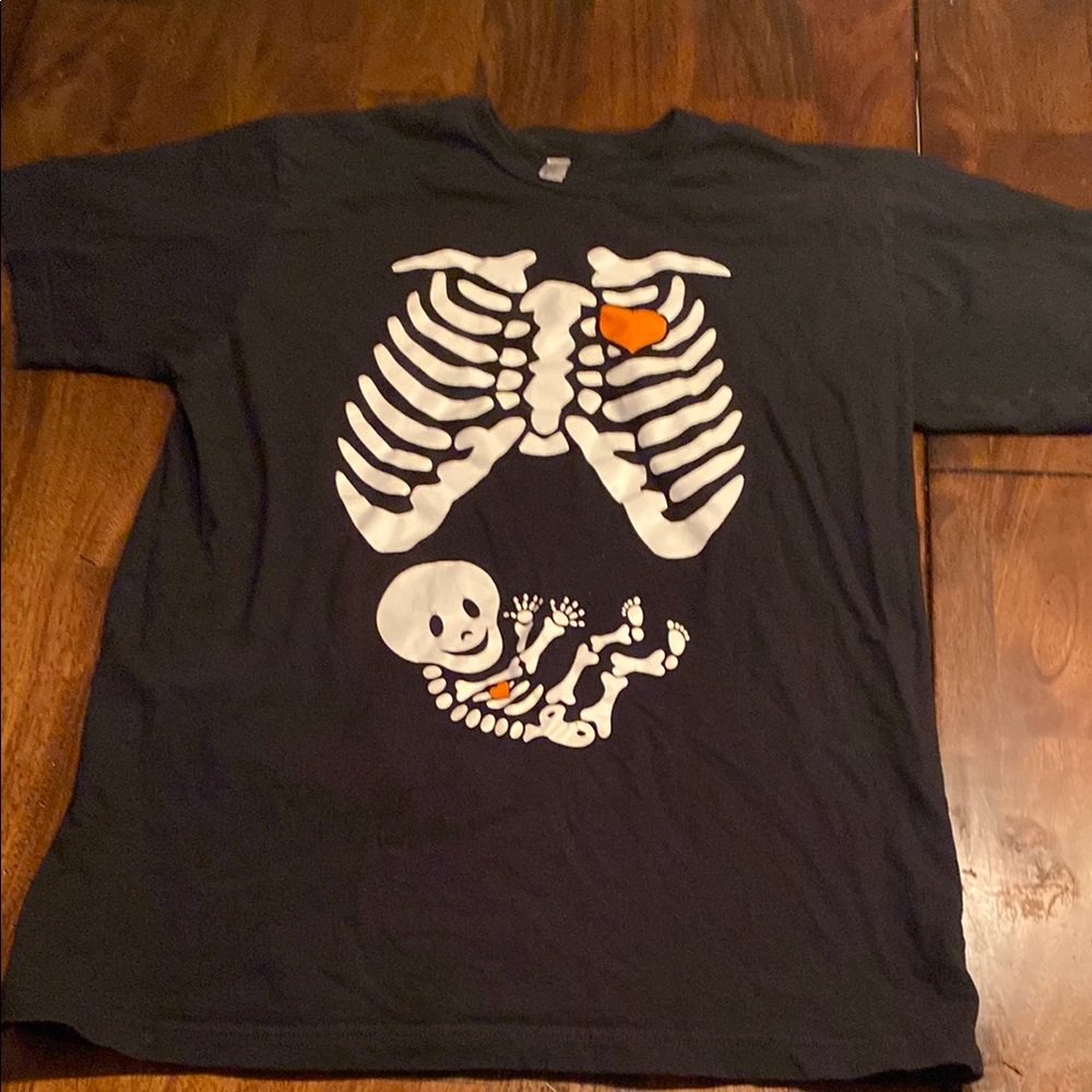 Maternity/pregnancy Halloween skeleton T-shirt